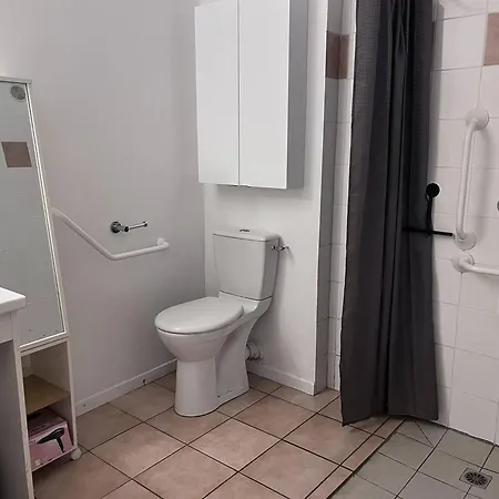 En Rez-de-chaussee, Parking - 4 Pers. - Fr-1-812-158