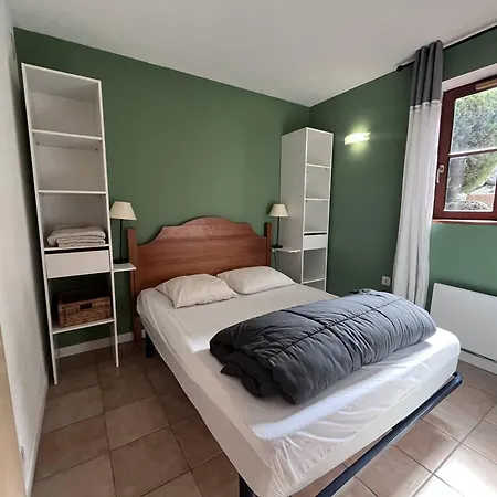 Appartement En Rez-de-chaussee, Parking - 4 Pers. - Fr-1-812-158