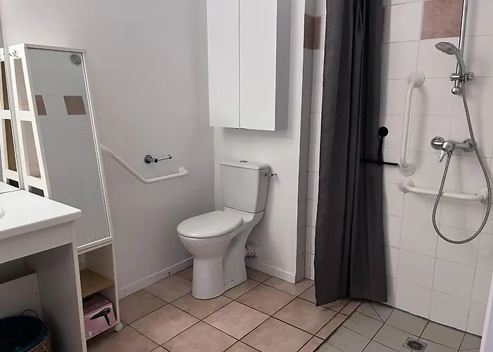 En Rez-de-chaussee, Parking - 4 Pers. - Fr-1-812-158